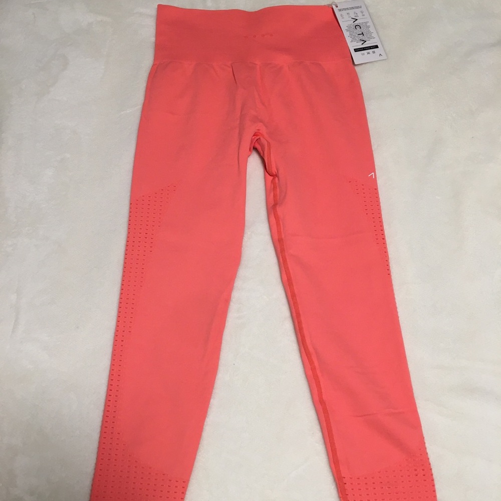 Acta Perforated Seamless Leggings - Coral